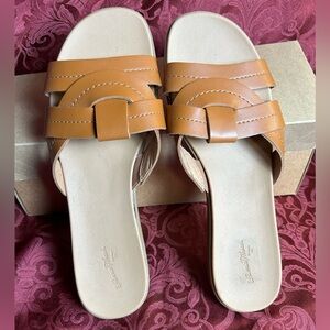 Universal Thread Size 9 Slip-‎ On Sandals